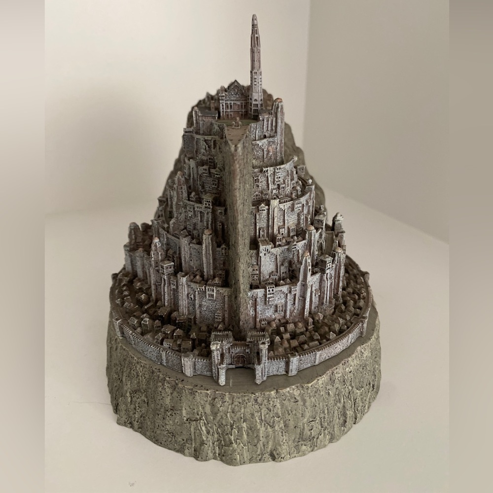 EUC Lord of the Rings Mina’s Tirith catch all sculpture from WETA - Picture 2 of 15